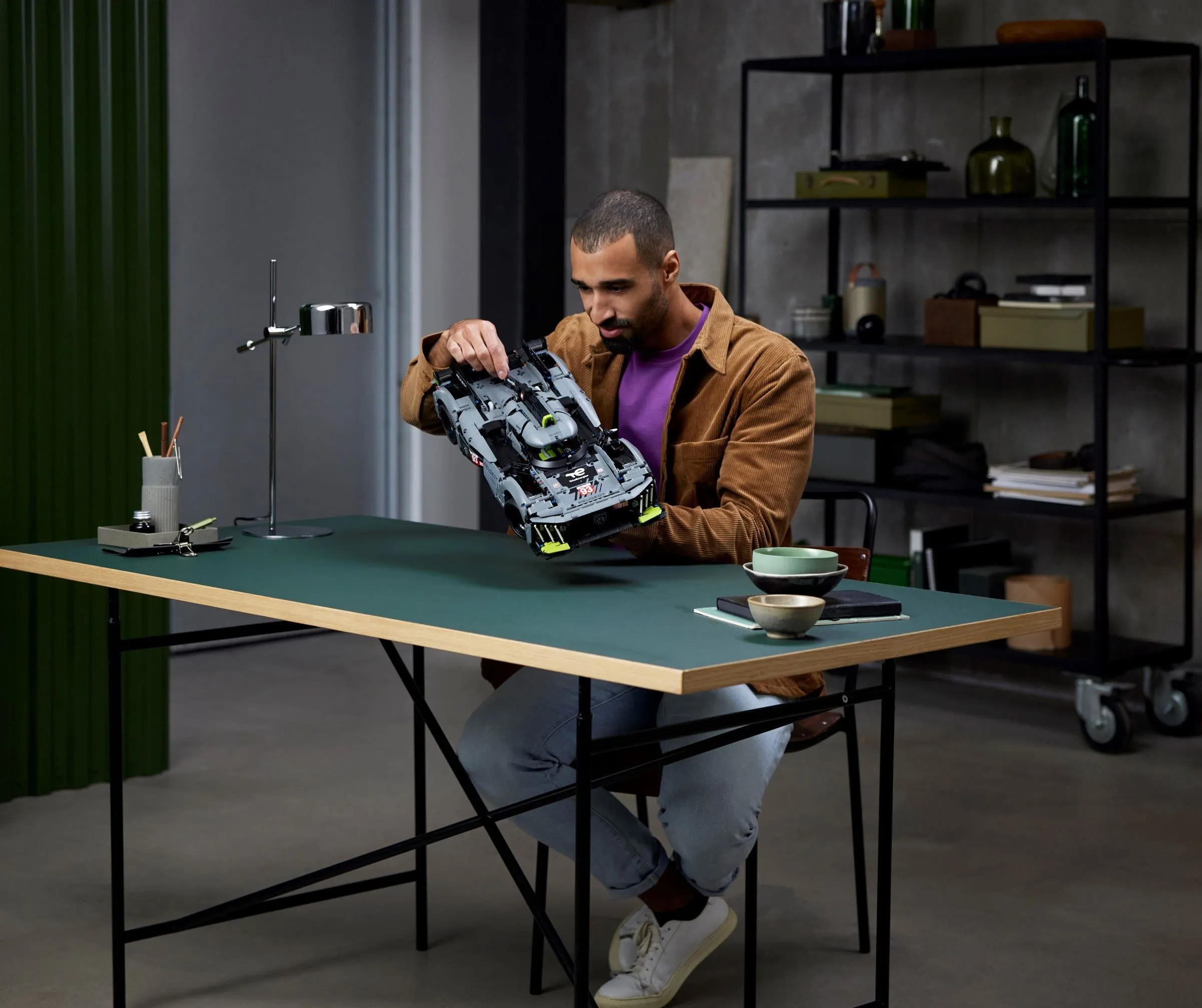 LEGO Technic Peugeot 9×8 24H LeMans Hybrid Hypercar 42156