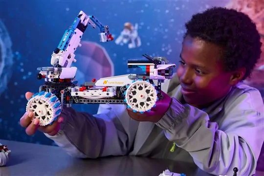 LEGO Technic – Lunar Outpost maanrover ruimtevoertuig 42211 LEGO Technic – Lunar Outpost maanrover ruimtevoertuig 42211