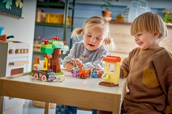 LEGO DUPLO – Pizzameisjes met Muffin en Bluey – 10469